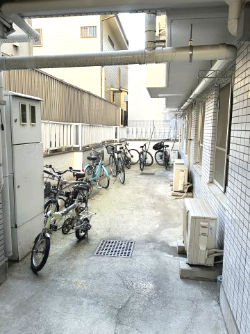 スカイコート西日暮里のその他共用部分|自転車移動の方も安心の敷地内に駐輪場。