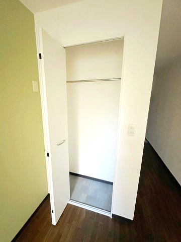 スカイコート西日暮里の収納|大切な衣類を収納できるクロゼット。