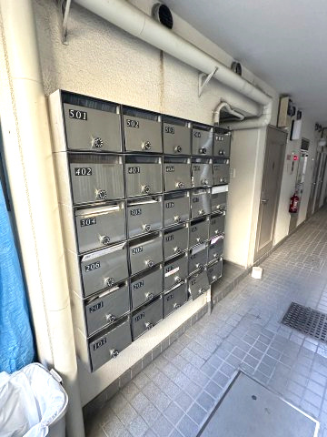 スカイコート西日暮里のその他共用部分|敷地内に設置されたメールボックスで、郵便物をしっかり受け取れます。