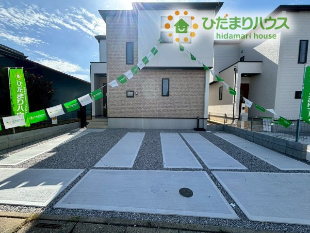 深谷市東方町　新築一戸建て　グラファーレ　05の駐車場