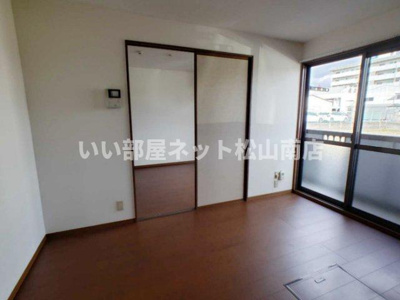 【居間・リビング】 | メゾン･ヴェール　A棟