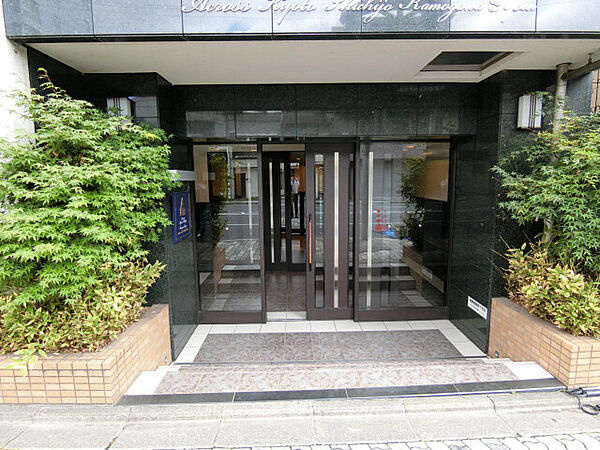【オーナーチェンジ物件】アクロス京都七条鴨川御苑のエントランス|毎日通るエントランスはこのようになっています