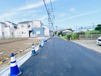 【外観】 | 分譲地の前面道路も広がり舗装も改めたので、とても綺麗な分譲地となりました