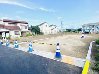 【外観】 | お好きなハウスメーカーで建築可能な建築条件なし売地です！交通量の少ない落ち着いた閑静な住宅地で、陽当たり・風通しに加え、開放感もあります