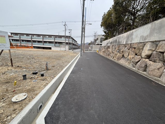 鴨子ヶ原2丁目売土地の前面道路含む現地写真