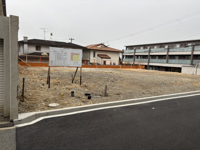 鴨子ヶ原2丁目売土地の前面道路含む現地写真