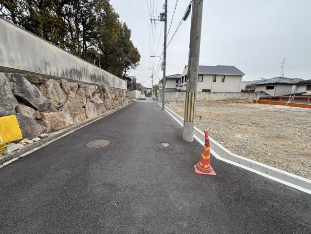 鴨子ヶ原2丁目売土地の前面道路含む現地写真