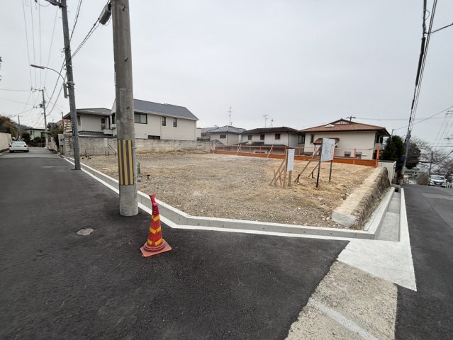 鴨子ヶ原2丁目売土地の前面道路含む現地写真