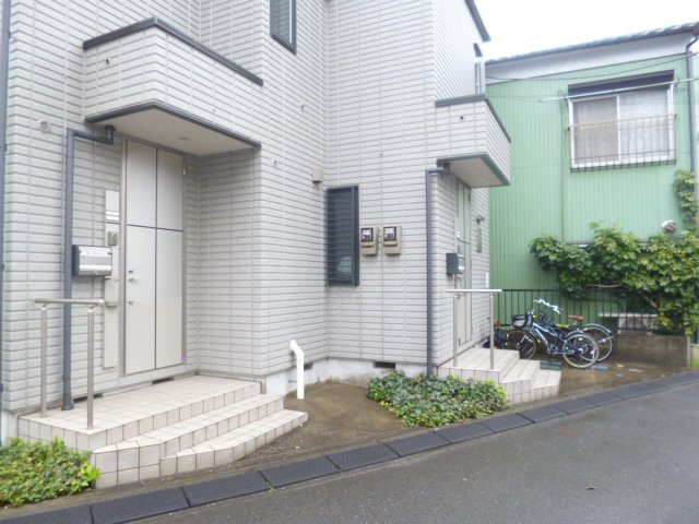 メゾン飯塚のエントランス|玄関前