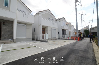 【前面道路含む現地写真】 | 綾瀬市蓼川3丁目 新築戸建て 全2棟【仲介手数料無料】