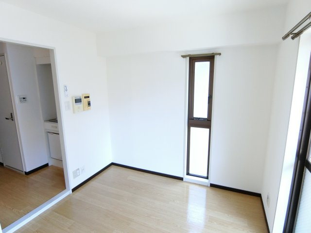 レファインド春日野道の居間・リビング|居間です