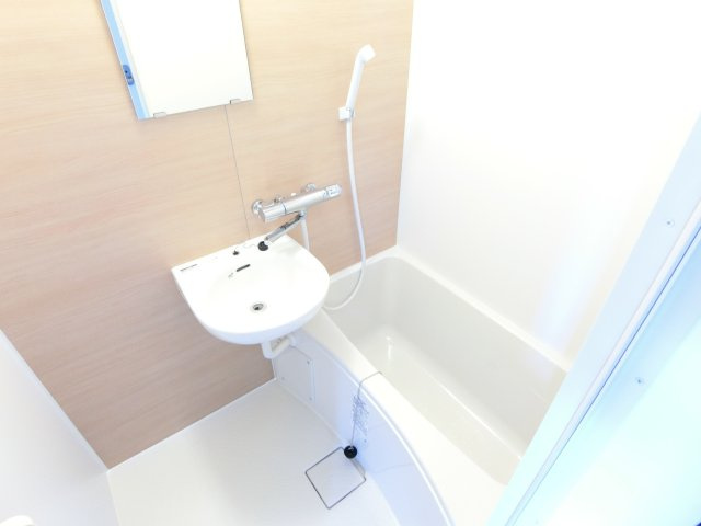 レファインド春日野道の浴室|きれいなお風呂です