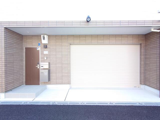 ガレージハウスMEIWAのエントランス