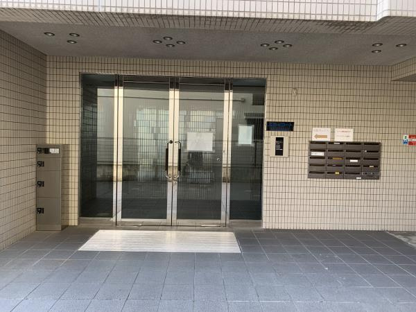 スカイコートのエントランス|建物の内部です