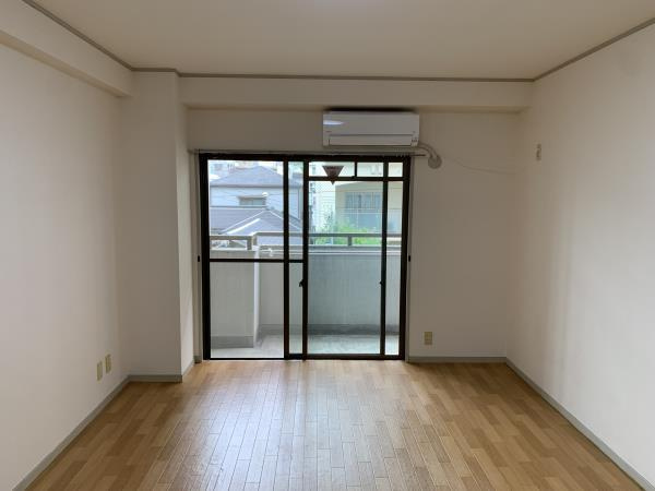 スカイコートの居間・リビング|ゆったり過ごせる居間です