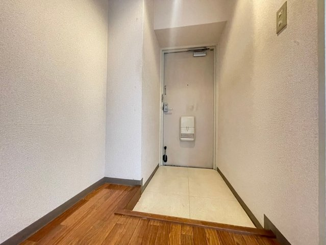 ロイヤルヒルズ待兼山の玄関