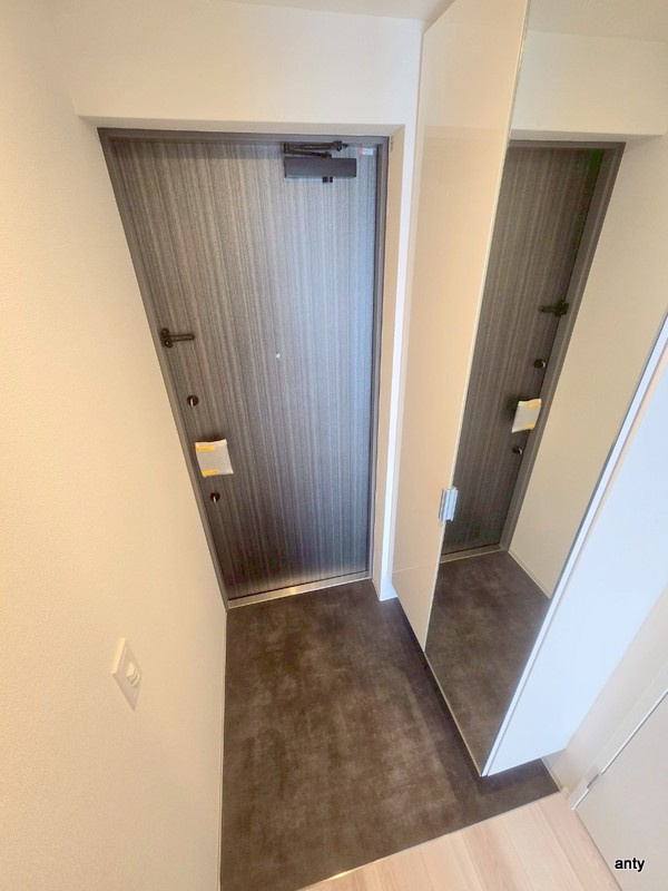 エル・セレーノ新大阪北　仲介手数料無料の玄関