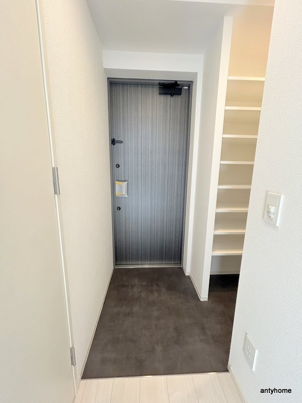 エル・セレーノ新大阪北　仲介手数料無料の玄関