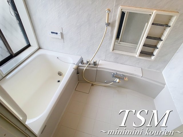 東香里南町貸家の浴室