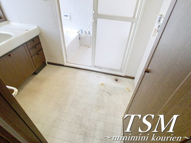 東香里南町貸家の洗面所