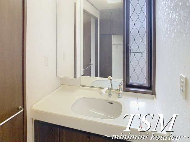 東香里南町貸家の独立洗面台