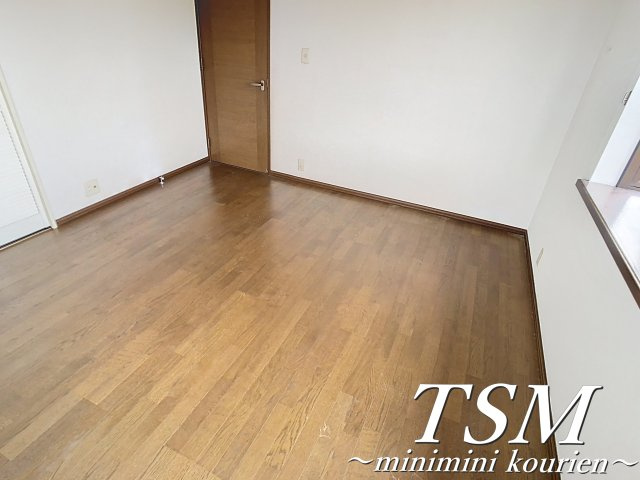 東香里南町貸家の洋室