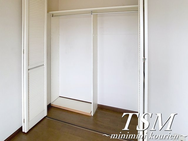 東香里南町貸家の収納