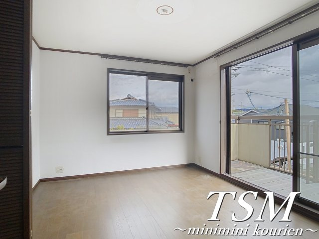東香里南町貸家の洋室