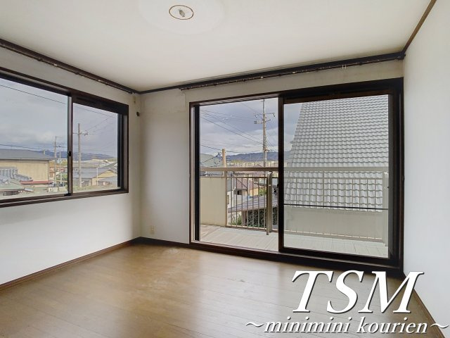 東香里南町貸家の洋室