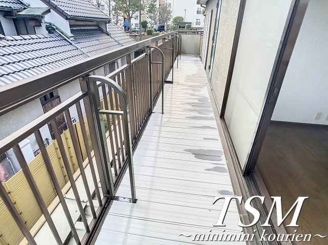 東香里南町貸家のバルコニー