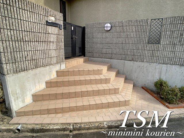 東香里南町貸家のエントランス