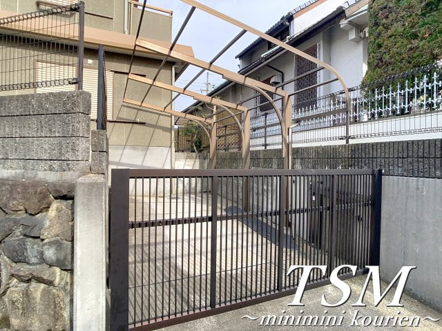 東香里南町貸家の駐車場