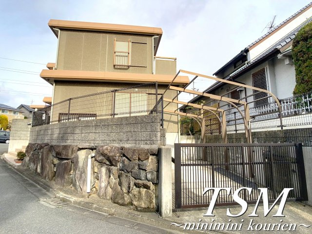 東香里南町貸家の外観