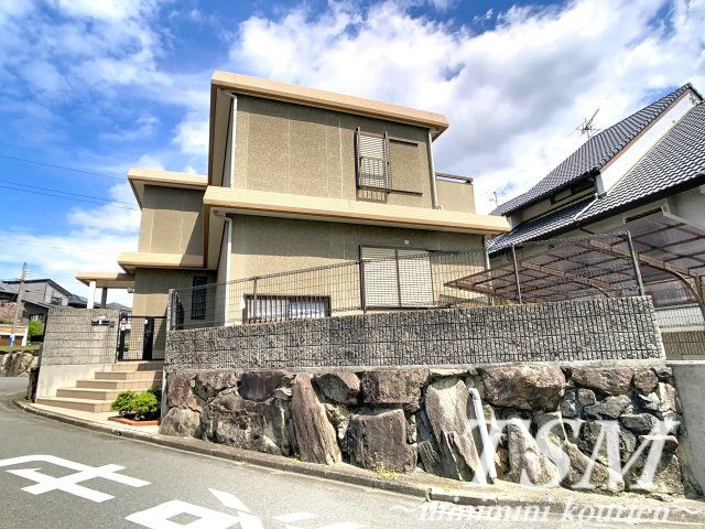 東香里南町貸家の外観