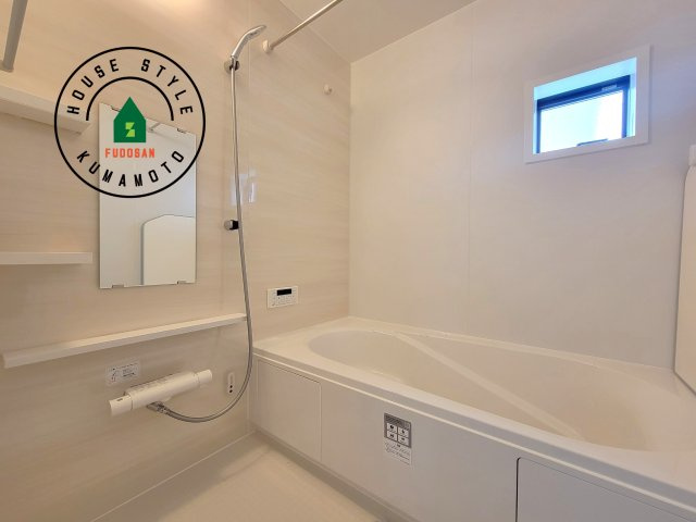 熊本市北区清水新地3丁目第1-1棟（1号棟）　の浴室|1日の疲れを癒してくれる広々バスルーム。雨の日のお洗濯にも大活躍な浴室乾燥機付です！