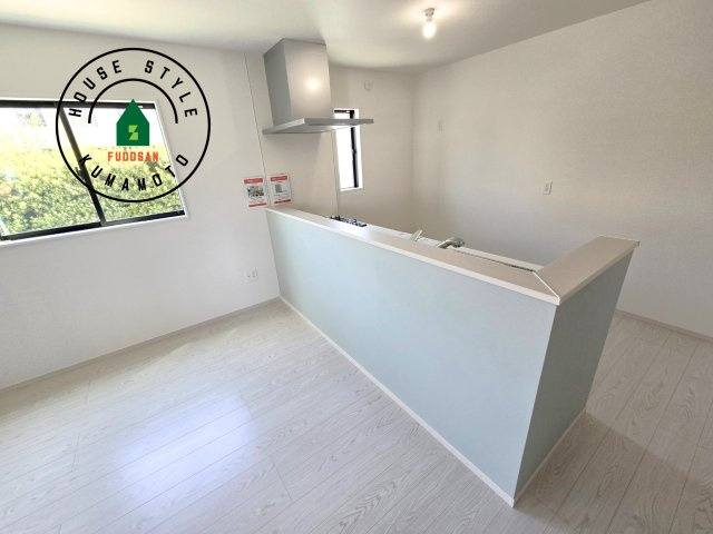 熊本市北区清水新地3丁目第1-1棟（1号棟）　のダイニング|キッチンから立ち込める香りが今日の料理を期待させます。