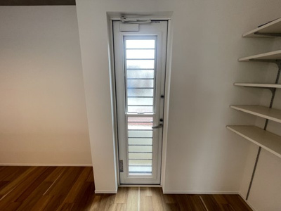 【その他】 | 沖縄市美里6丁目（全9棟）11・12号棟 | 11号棟　勝手口付き♪