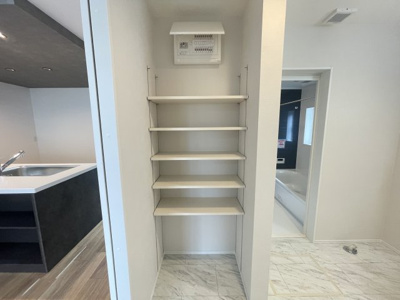 【脱衣所】 | 沖縄市美里6丁目（全9棟）11・12号棟 | 11号棟　可動棚収納付き♪