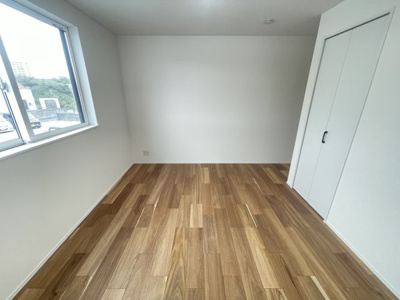 【洋室】 | 沖縄市美里6丁目（全9棟）11・12号棟 | 11号棟　洋室6.12帖＋WIC付き♪（WIC×2部屋）