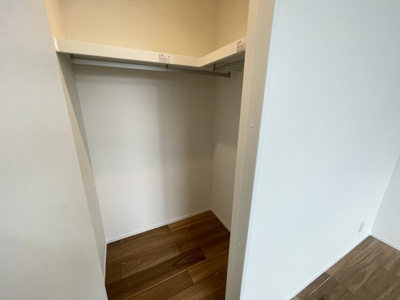 【収納】 | 沖縄市美里6丁目（全9棟）11・12号棟 | 11号棟　洋室6.12帖＋WIC付き♪（WIC×2部屋）