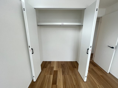 【収納】 | 沖縄市美里6丁目（全9棟）11・12号棟 | 11号棟　洋室5.25帖＋CL付き♪