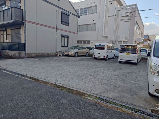 西村借家の駐車場
