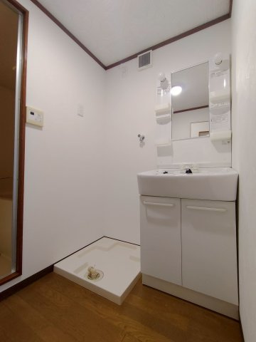 西村借家の洗面所