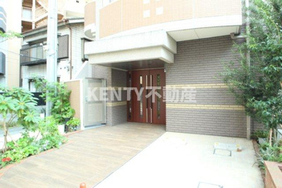 【エントランス】 | エム　ドマーニ | 落ち着いたエントランスです