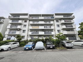 千里緑丘第16号棟の外観