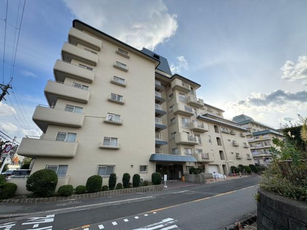 桃山台マンションの外観