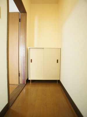 【玄関】 | ヴェルエスト鹿沼A | たくさん収納できるシューズボックスが付いています♪