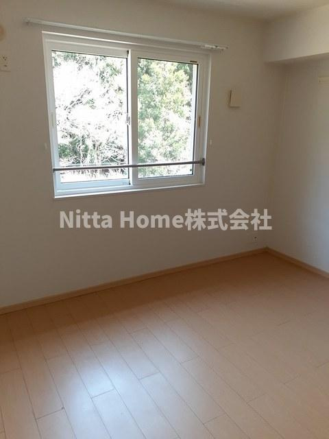 グラースグリー　Aの洋室|洋室は６帖と６．３帖の２部屋になります◇