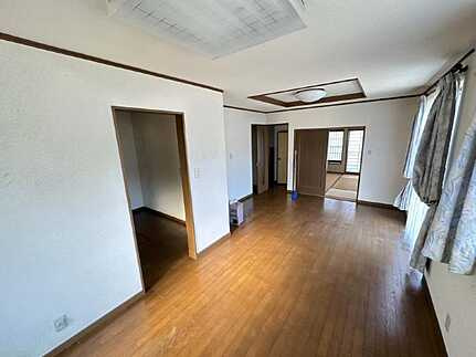 広島市佐伯区五日市町大字下河内字寺川　中古一戸建て(JS)の居間・リビング