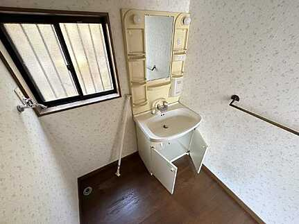 広島市佐伯区五日市町大字下河内字寺川　中古一戸建て(JS)の独立洗面台